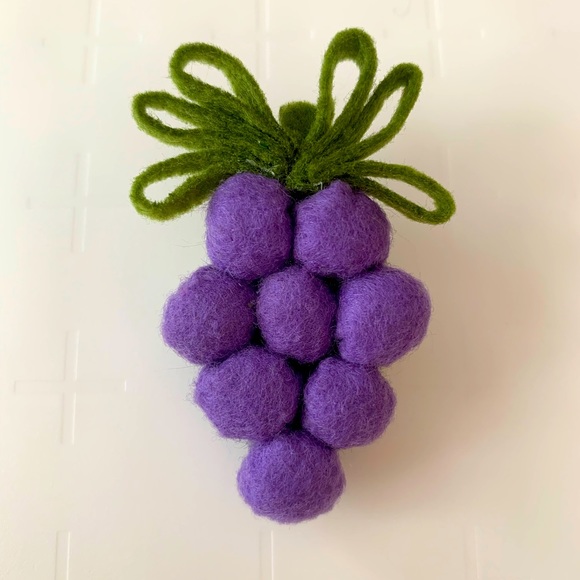 Handmade Heart/Flower/Grape/Rabbit Felt Pin/brooch NWOT - Picture 10 of 12